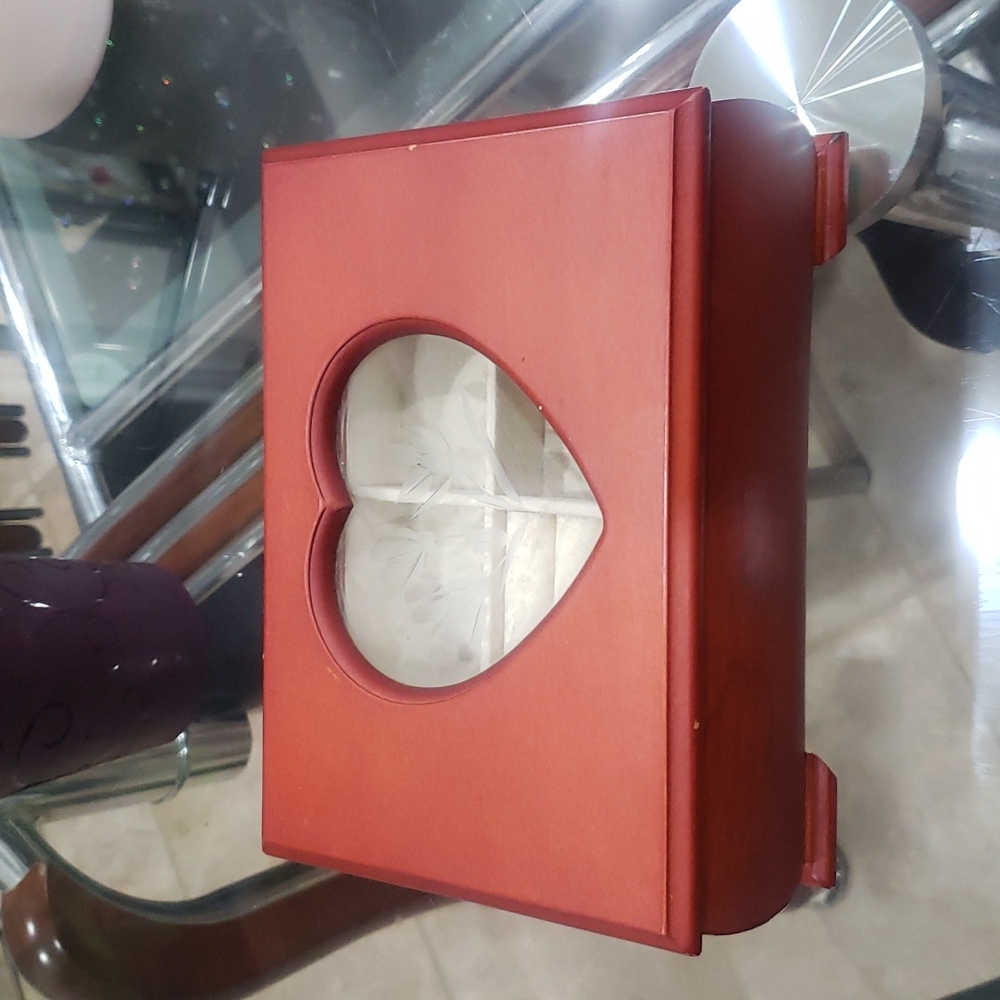 Jewelry box